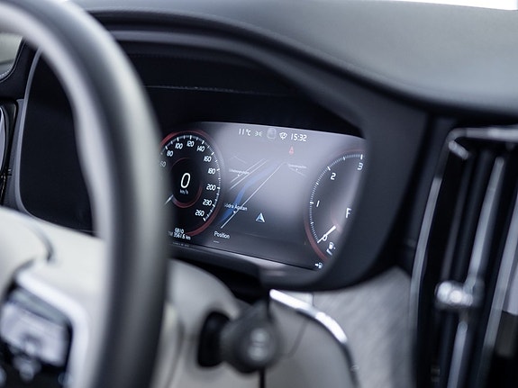 Volvo XC60 7 of 9