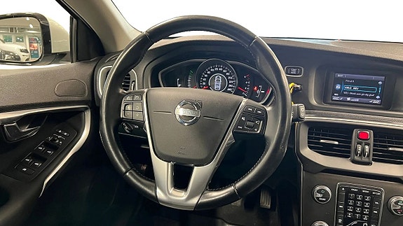 Volvo V40 8 of 15