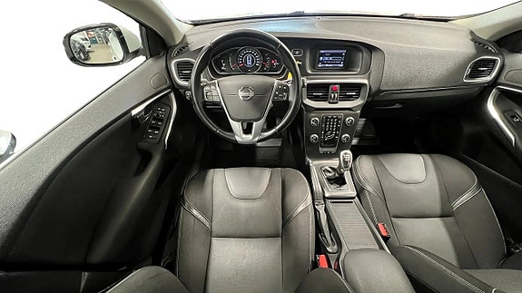 Volvo V40 7 of 15