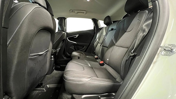 Volvo V40 11 of 15