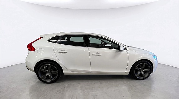Volvo V40 3 of 15