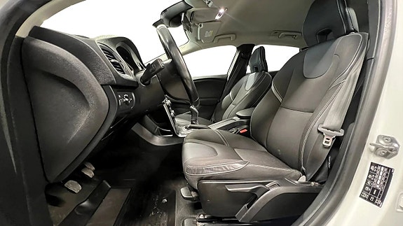Volvo V40 10 of 15