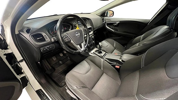 Volvo V40 9 of 15