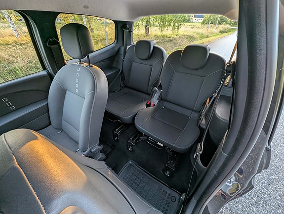 Renault Twingo 6 of 9