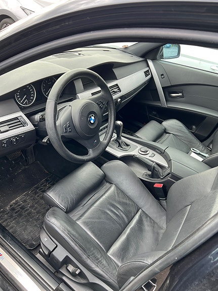 BMW 530i 2 of 4
