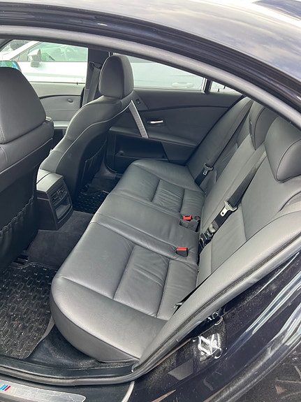 BMW 530i 3 of 4
