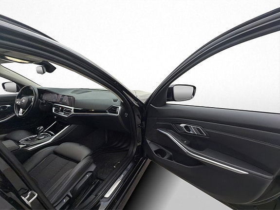 BMW 330e 23 of 30
