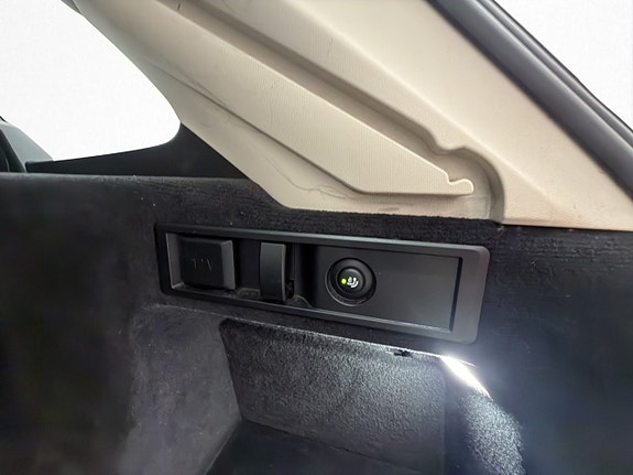 BMW 330e 30 of 30