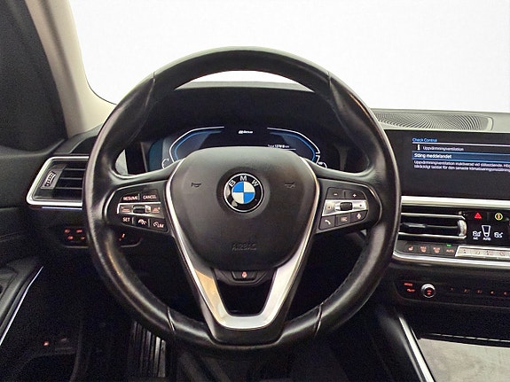 BMW 330e 11 of 30