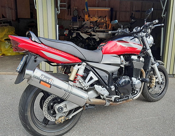 Suzuki GSX1400 3 of 4