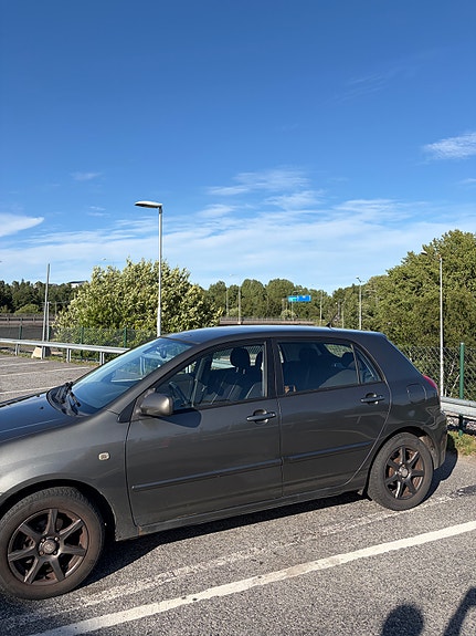 Toyota Corolla 3 of 8