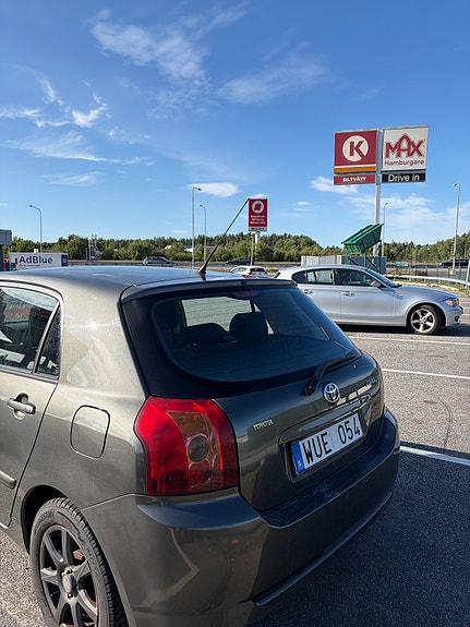 Toyota Corolla 4 of 8