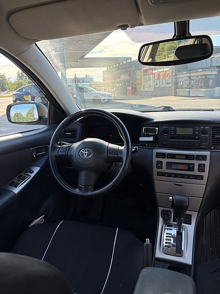 Toyota Corolla 6 of 8