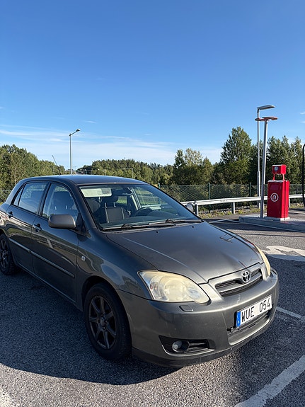 Toyota Corolla 2 of 8