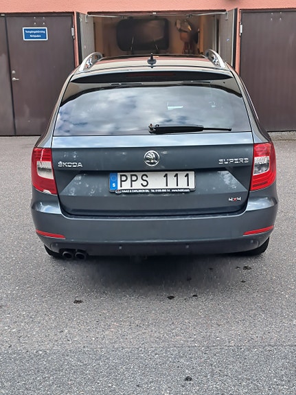 Skoda Superb 2 of 4