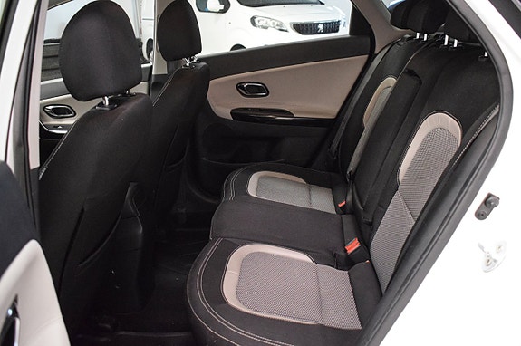 Kia Ceed 18 of 22