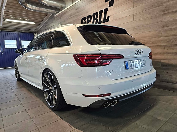 Audi A4 3 of 20