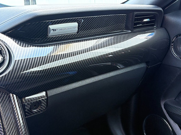 Ford Mustang 21 of 28