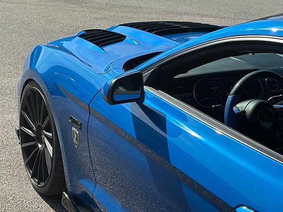 Ford Mustang 9 of 28