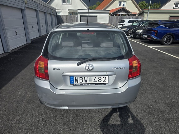 Toyota Corolla 2 of 8