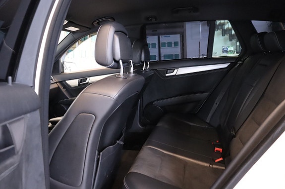 Mercedes-Benz C220 12 of 13