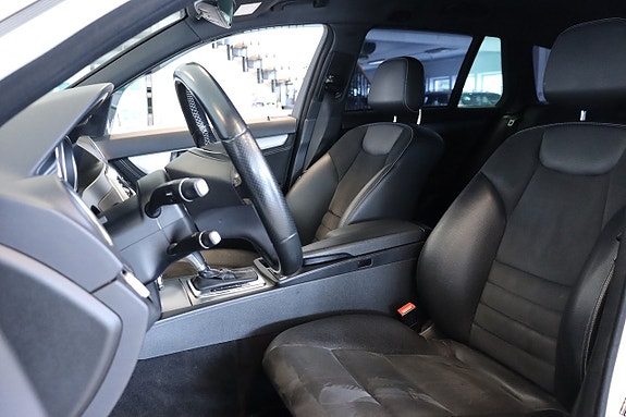 Mercedes-Benz C220 10 of 13