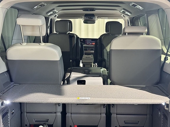 Volkswagen Multivan 9 of 25