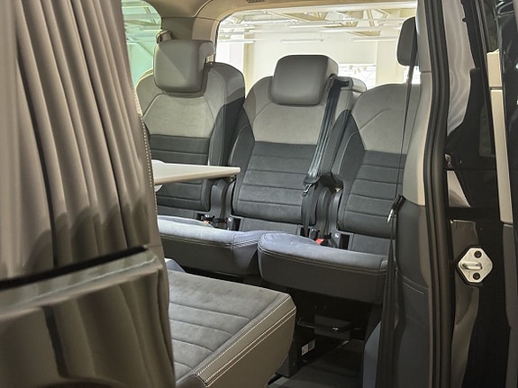 Volkswagen Multivan 18 of 25