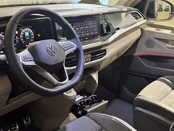 Volkswagen Multivan 4 of 25