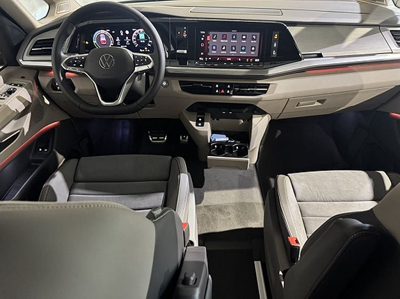 Volkswagen Multivan 6 of 25
