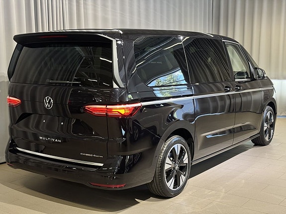 Volkswagen Multivan 24 of 25
