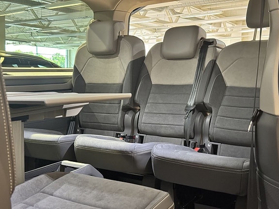 Volkswagen Multivan 17 of 25