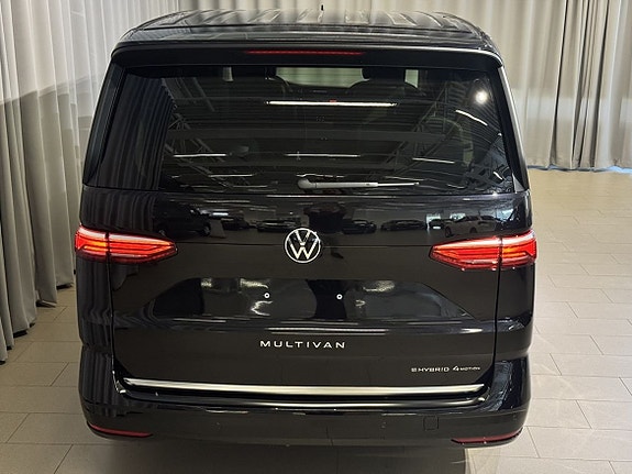 Volkswagen Multivan 23 of 25