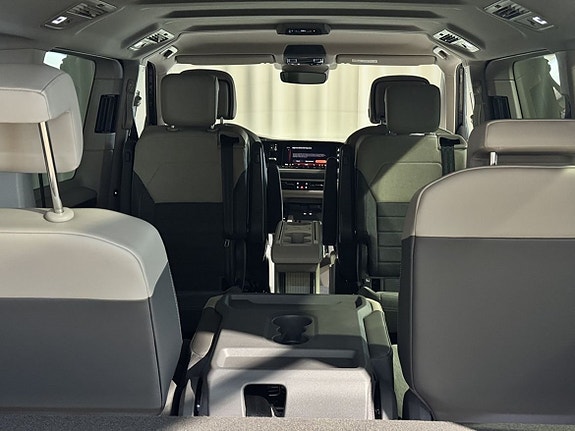 Volkswagen Multivan 8 of 25