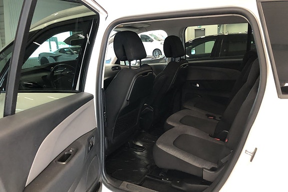 Citroen Grand C4 Picasso 13 of 16