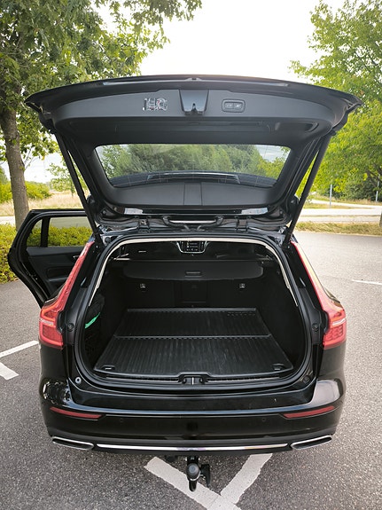 Volvo V60 2 of 5