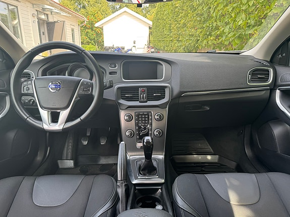 Volvo V40 4 of 8