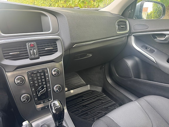 Volvo V40 8 of 8