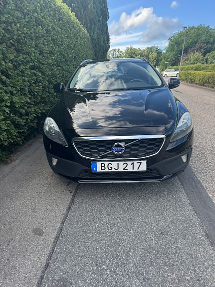 Volvo V40 Cross Country 2 of 4