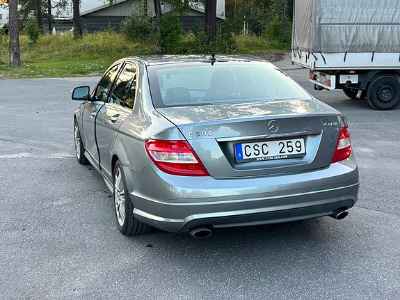 Mercedes-Benz C300 5 of 13
