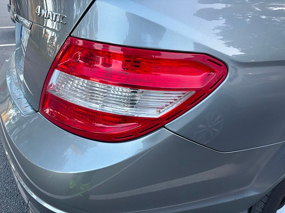 Mercedes-Benz C300 9 of 13