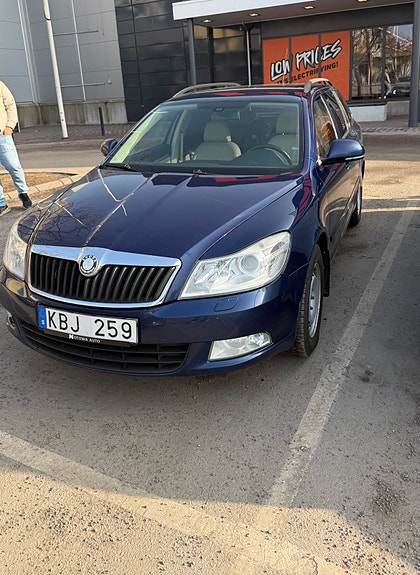 Skoda Octavia 2 of 6