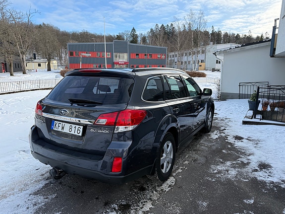 Subaru Outback 2 of 5