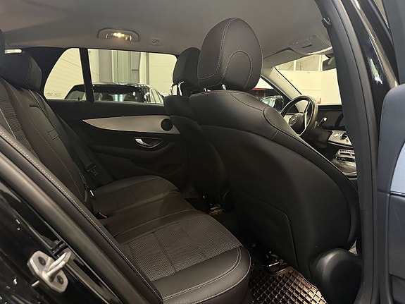 Mercedes-Benz E220 11 of 26