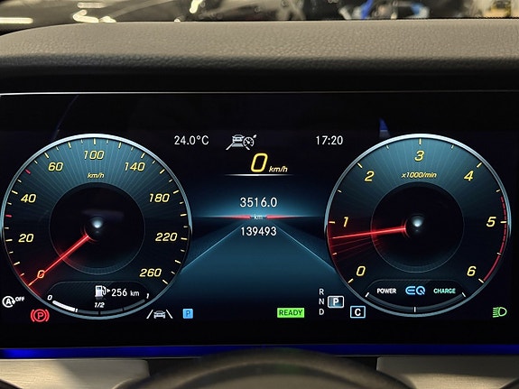 Mercedes-Benz E220 15 of 26