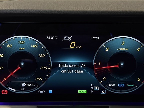 Mercedes-Benz E220 16 of 26