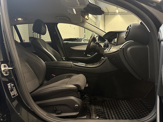 Mercedes-Benz E220 10 of 26