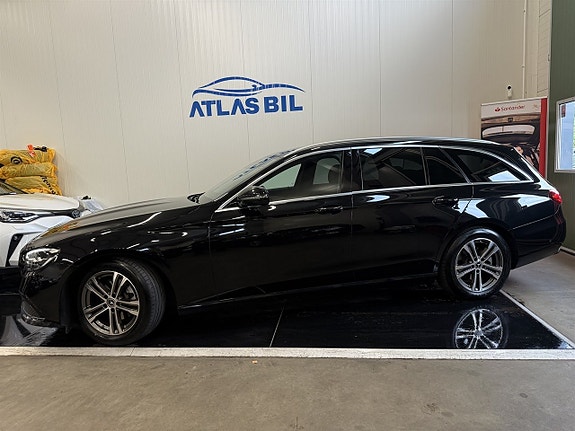 Mercedes-Benz E220 2 of 26