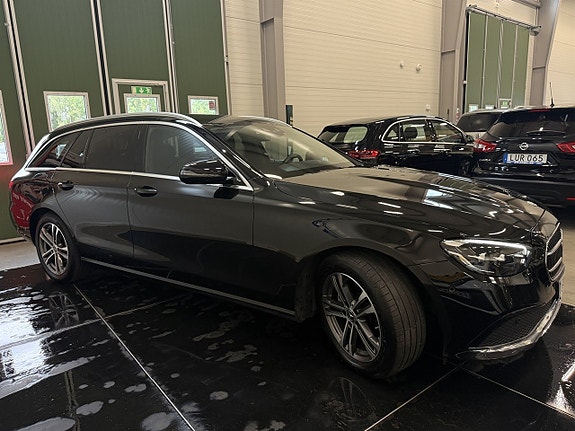 Mercedes-Benz E220 8 of 26