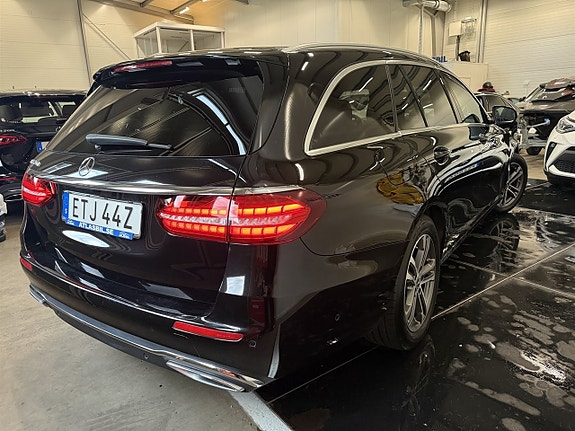 Mercedes-Benz E220 7 of 26